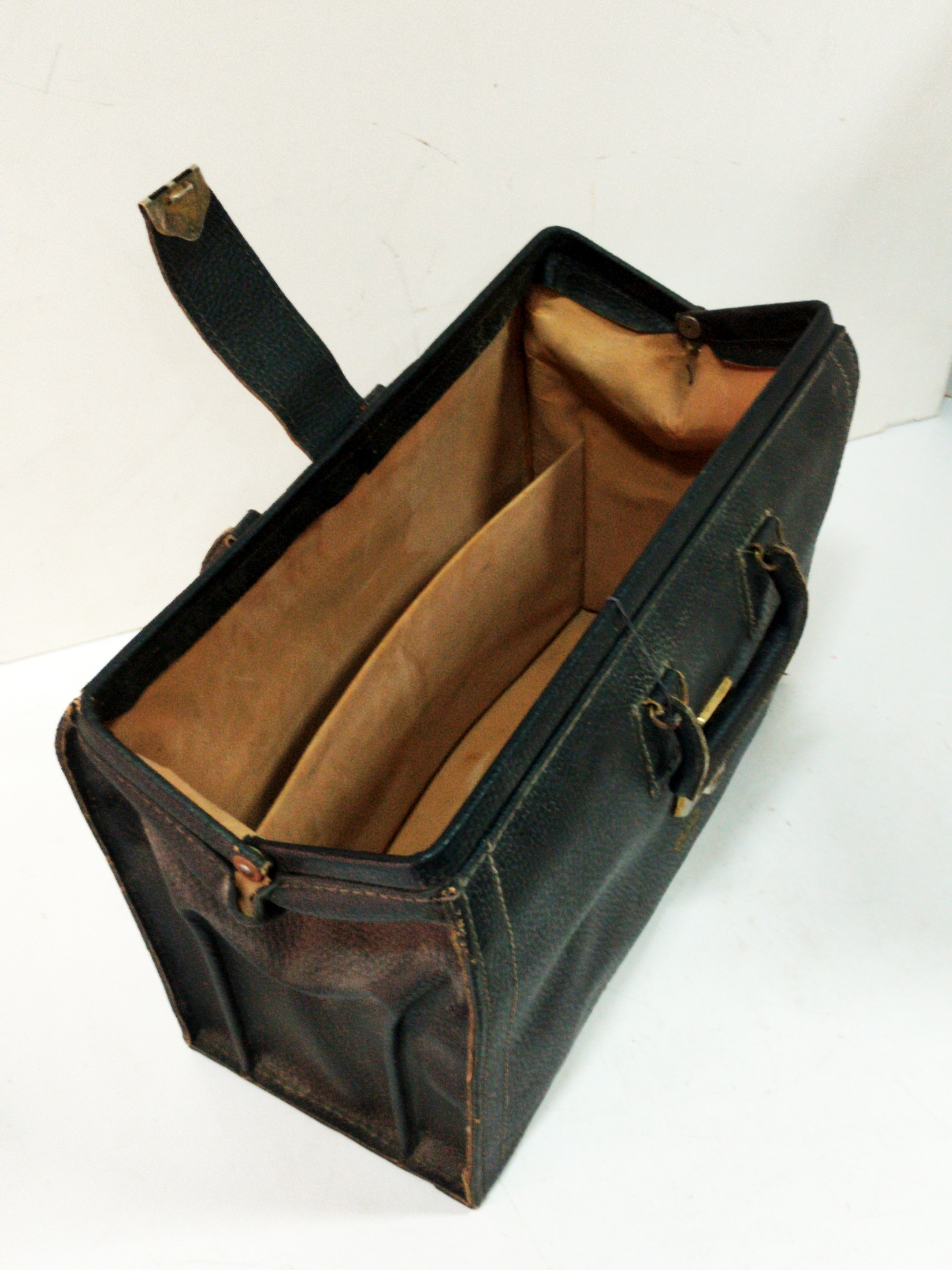 maletin medico piel 27x43x19 1u